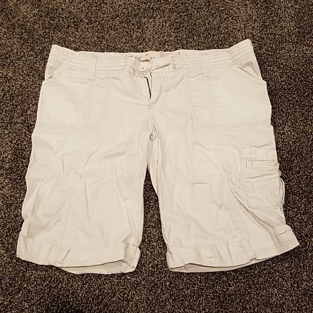 Hollister white mid thigh shorts size 7